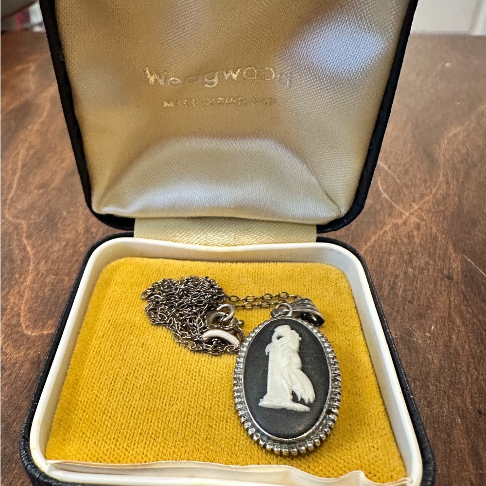 Wedgwood Gray and White Cameo Pendant - Picture 1 of 4